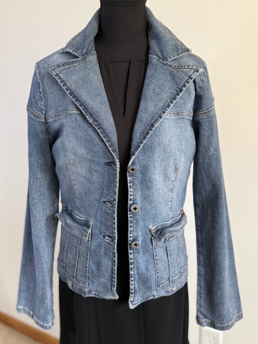 GUESS Denim Jacket Cropped Stretch Y2K Blue Jean Jacket Women M - Picture 1 of 9